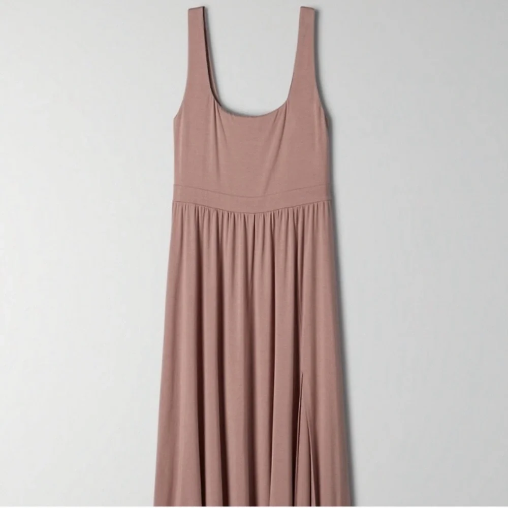 Elegant Mauve Sleeveless Dress - Picture 2 of 5